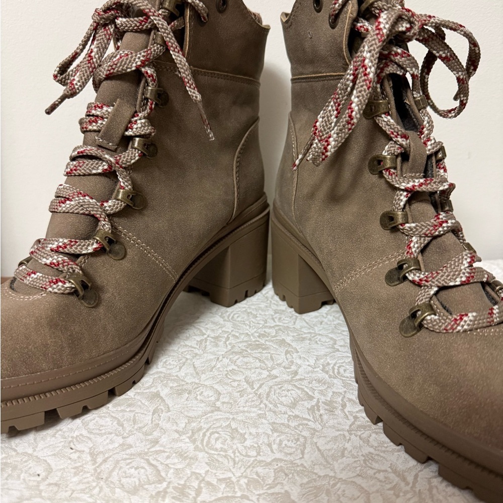 NWOT Jellypop Chunky Lace Up Ankle Combat Boot Flannel Holiday Winter Size 9 - Picture 4 of 9